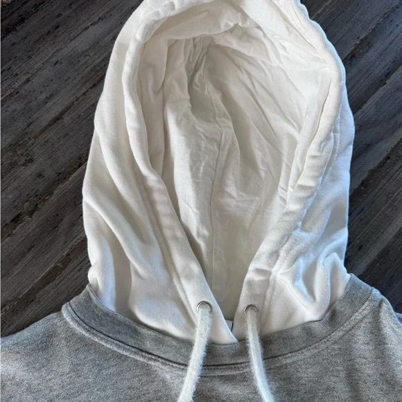 Nike Women's Gray and White Hoodie - Picture 4 of 6